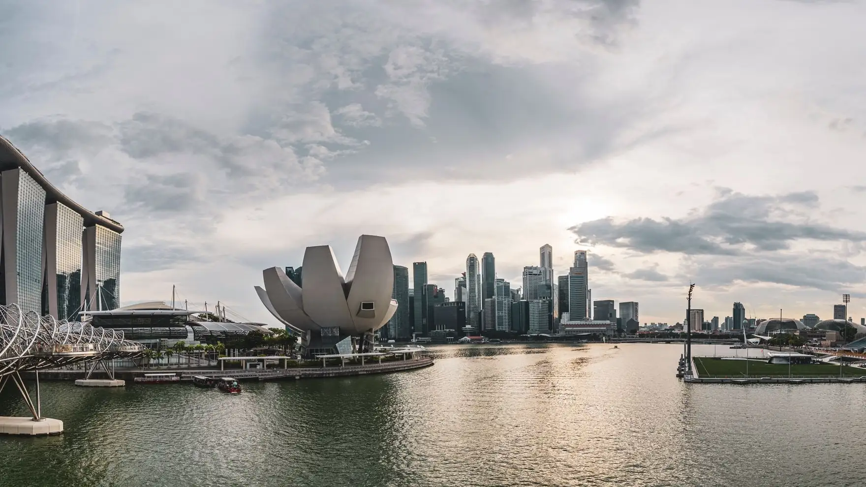 Panoramic view of Singapore skyline featuring modern architecture along the waterfront